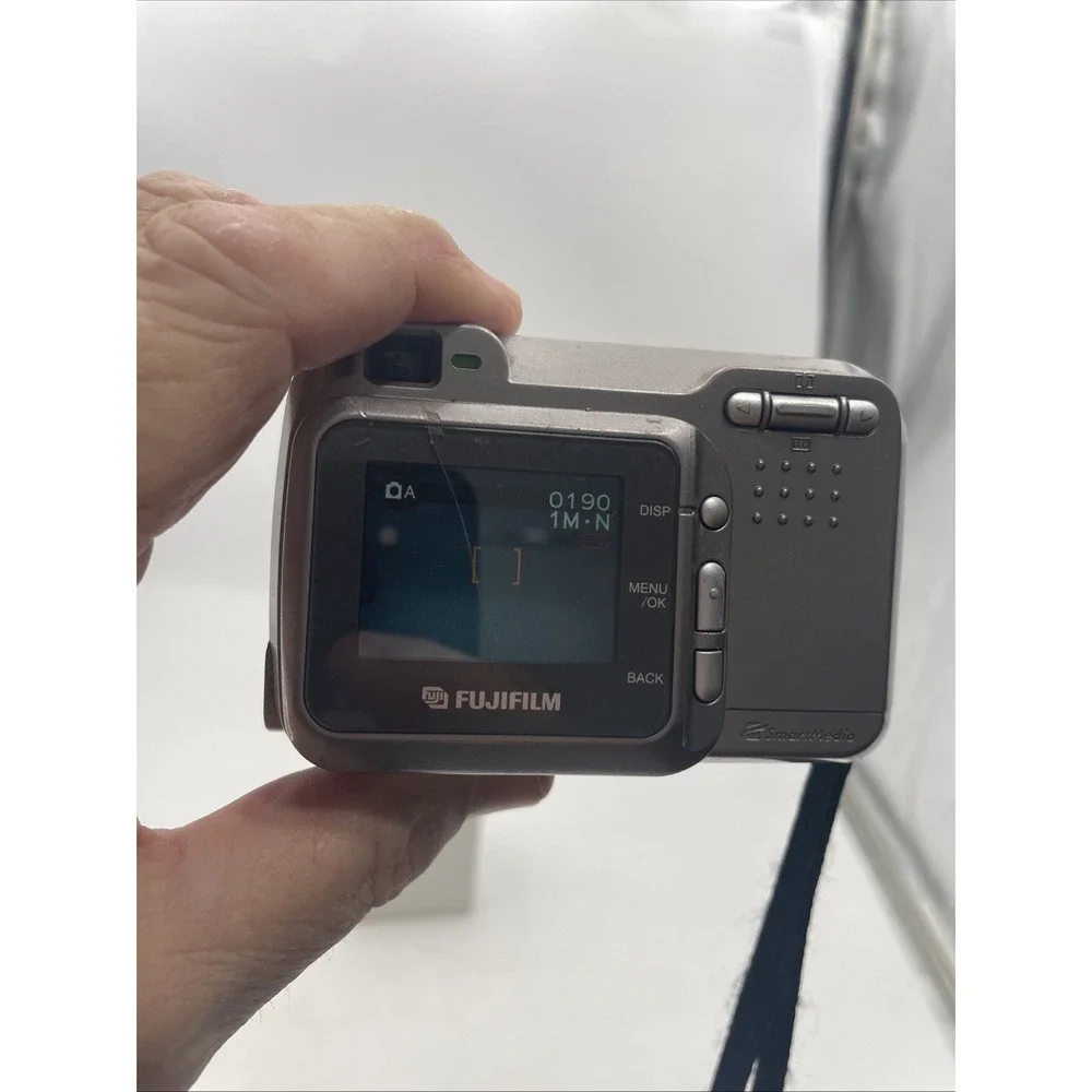 Fujifilm FinePix 2600 Zoom Digital Camera 3X Optical Zoom+Battery+MemCard-READ